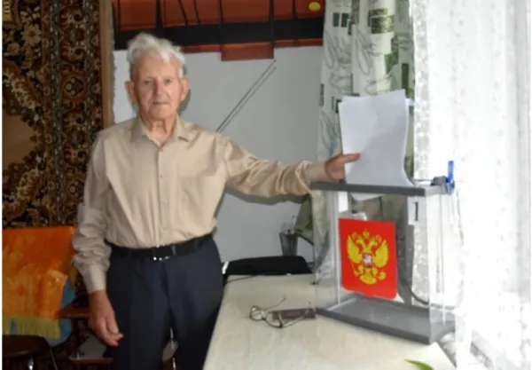 В выборах в Красногорском районе поучаствовал ветеран Великой Отечественной войны