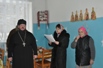 В день святого праздника Рождества Христова настоятель храма во Имя Святой Троицы иерей Александр навестил жильцов отделения временно проживания нашего района